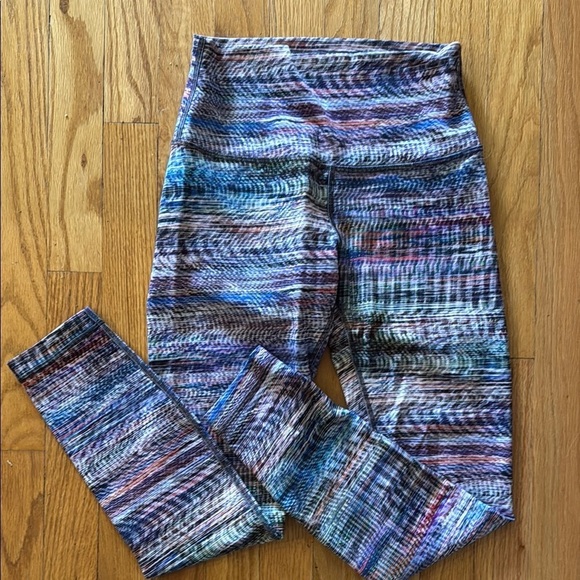 Lululemon sz 6 Wunder Train High-Rise Tight 25"
Digital Oasis White Multi VGUC - Picture 8 of 14